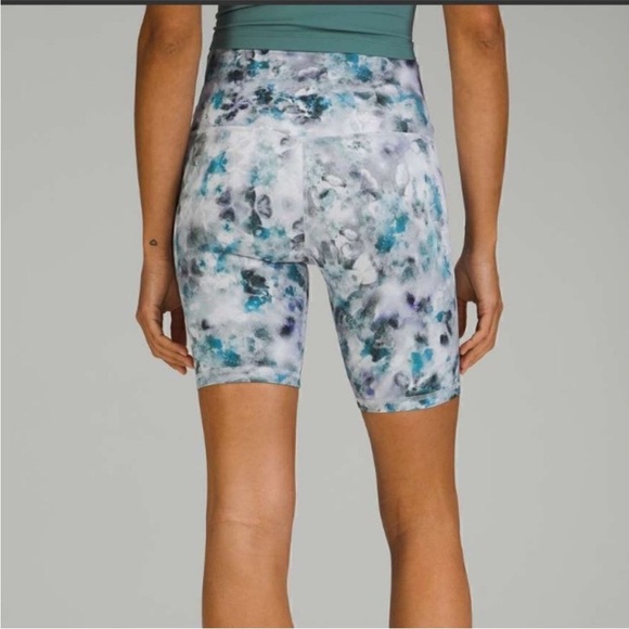 Lululemon Size 16 Align Shorts 8" Kaleidofloral Excellent condition Nulu Fabric - Picture 3 of 6